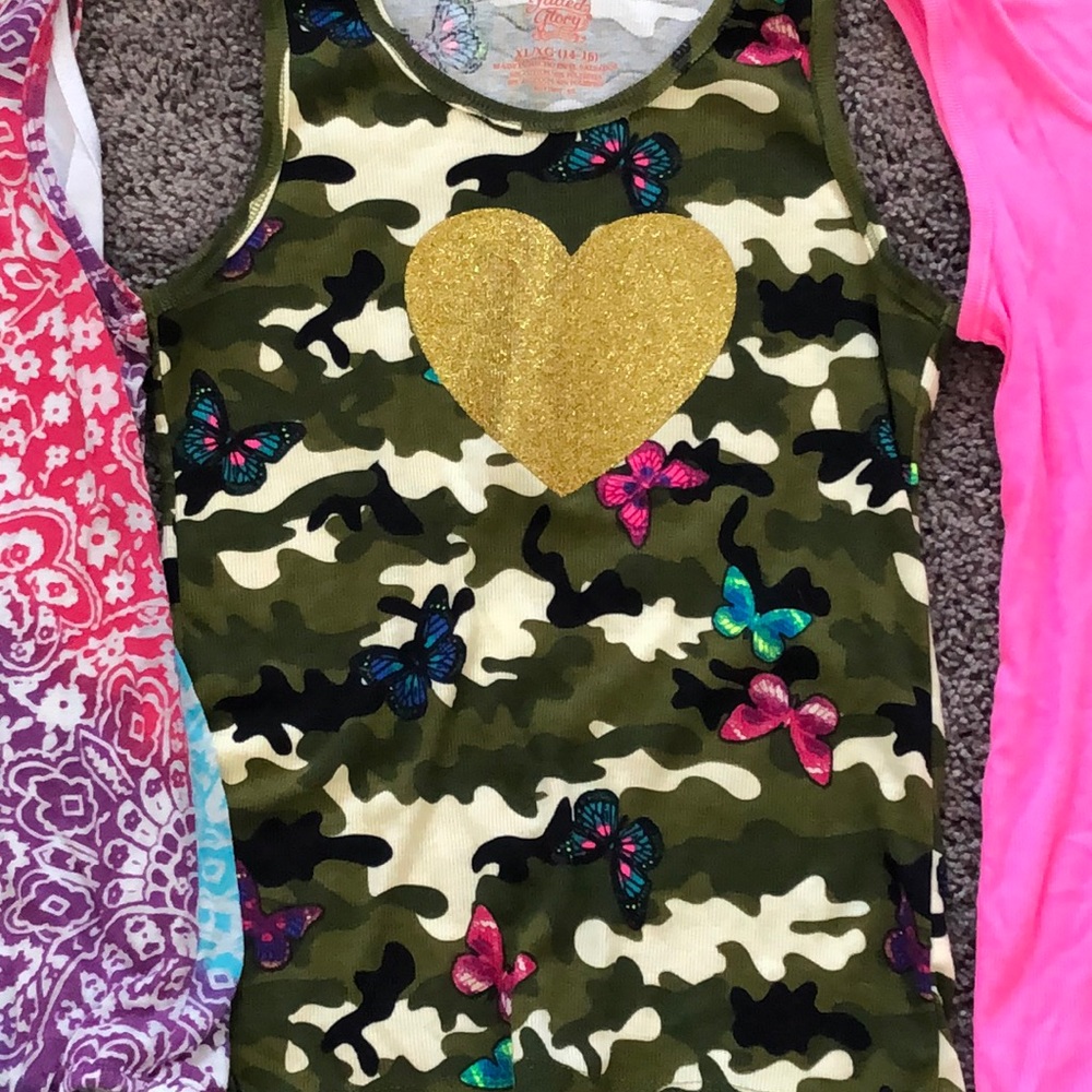 Tank tops - Picture 3 of 4
